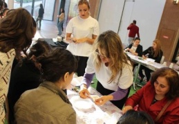 Porselen Üzeri Vitray Atölyesi’nde buluştular