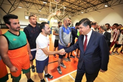 Potada 10 ilin şampiyonları mücadele ediyor