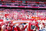 Premier Lig'de taraftarlar tribüne dönüyor