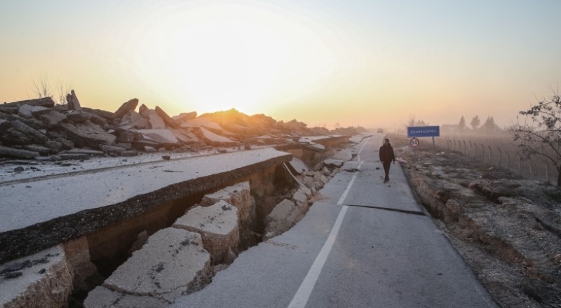 Prof. Dr. Pampal: Deprem tehlikesi olmayan santimetrekare yok, ülke örümcek ağı gibi faylarla örülmüş