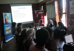 Prof. Dr. Ziya Bayraktaroğlu fotoğrafçılık dersi veriyor