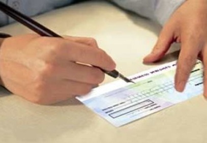 Protestolu senet patladı