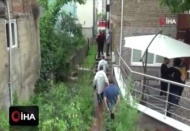 Psikolojik sorunlu evlat annesini doğradı