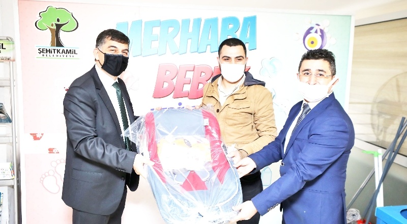 Puset ve eğitim kitapçığı dağıtılıyor