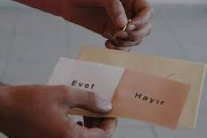 Pusulada "Hayır" Kahverengi, "Evet" Beyaz renk üzerinde 
