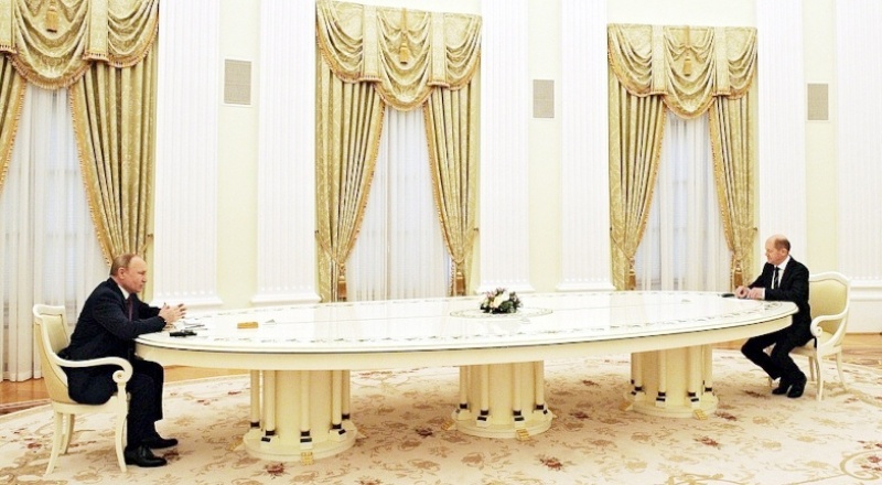 Putin’in masasını kim yaptı?