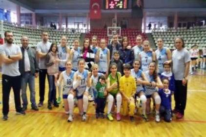 Rakipsiz liderliğe oturan Merinos spor finalleri garantiledi