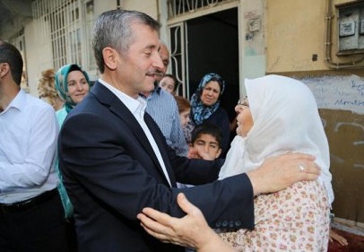 Ramazan Ayı’nda aile ziyaretlerini sürdürüyor