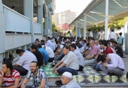 Ramazan ayının son cuması camiler doldu taştı