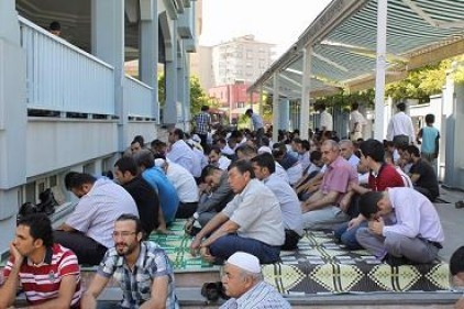 Ramazan ayının son cuması camiler doldu taştı