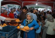 Ramazan boyunca 100 bin kişiye iftar verdi