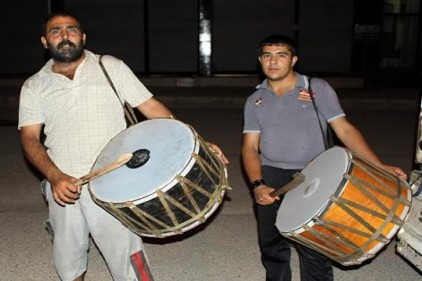 Ramazan davulcuları iş başında