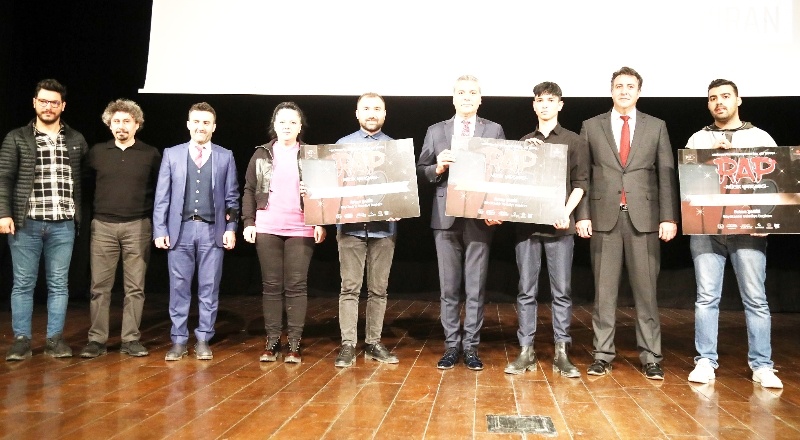 Rap Müzik Yarışması’nda dereceye giren gençler ödüllerini aldı