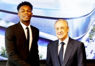 Real Madrid 100 milyon euroluk transfere imzayı attırdı