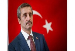 Recep Tayyip Erdoğan’ı tebrik etti.