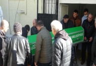 Refüje çarpan otomobilin sürücüsü öldü