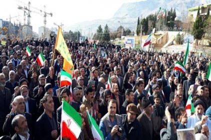 Rejim aleyhtarları da sokağa döküldü