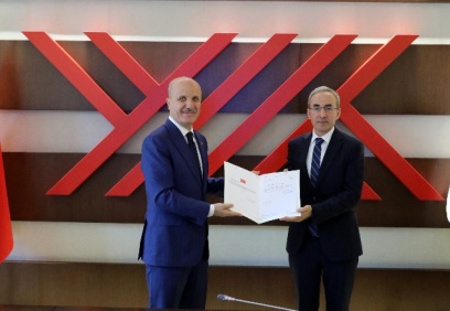 Rektör Demir mazbatasını aldı