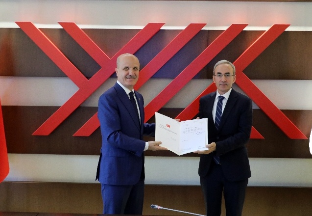 Rektör Demir mazbatasını aldı
