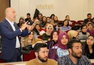 Rektör Yılmaz, yüksek takdir öğrencilerinin görüşlerini dinledi