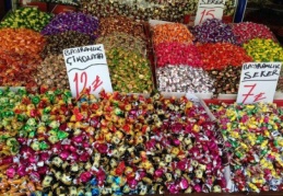 Rengarenk bayram şekerleri tezgâhlarda 