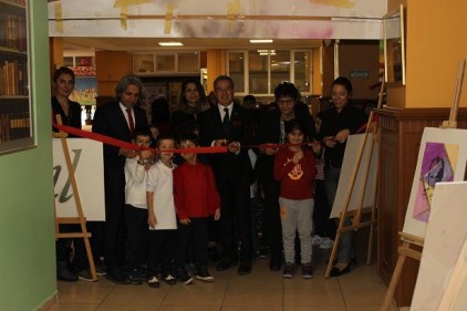 Resimler &#8221; Sanat Sokağı&#8217;nda sergilendi