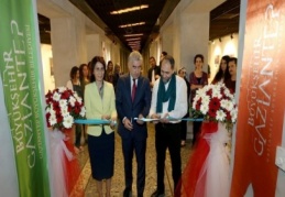 "Resimlerim dekor malzemesi değil" 