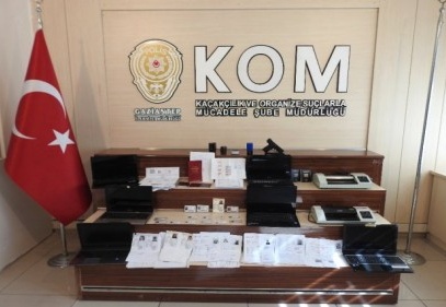 Resmi belgelerde sahtecilik yapan 2 kişi yakalandı
