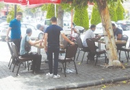 Restoranlar, ilk müşterilerini ağırladı