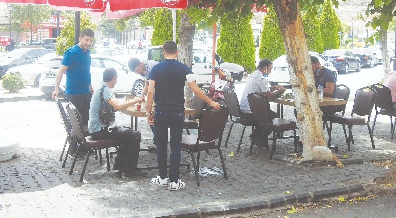 Restoranlar, ilk müşterilerini ağırladı