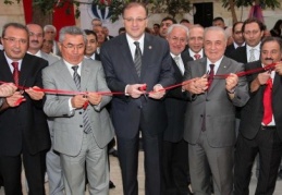 Restorasyonu tamamlanan Bey Mahallesi'ndeki ''Gaziantep Üniversitesi Cenani Konağı Kültür Sanat Merkezi'' törenle açıldı