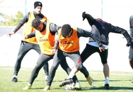 Ricardo Sa Pinto, antrenmanı izledi