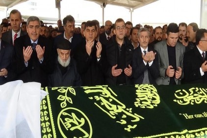 Rıdvan Fadıloğlu annesini kaybetti