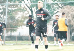 Roderick Miranda da takımla ilk antrenmana katıldı