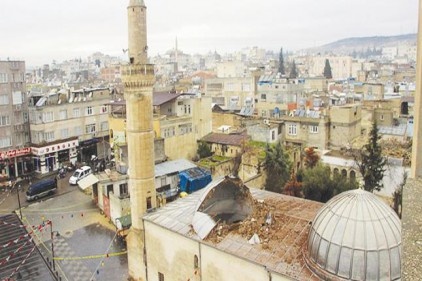 Roket isabet eden cami havadan görüntülendi
