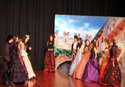 “Romeo Loves Juliet” büyük beğeni topladı