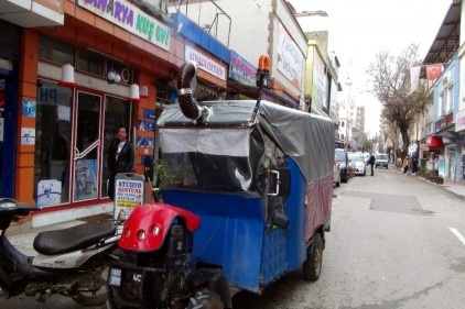 Römorklu motorun içine sobalı ısıtma sistemi kurdu