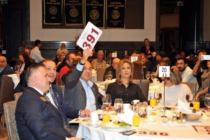 Rotary Kulüpleri, çocuk gelinler için müzayede düzenledi