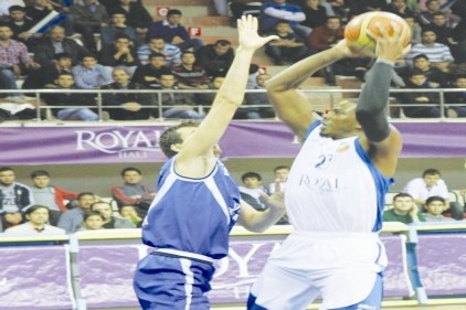 Royal Halı Büyükşehir Belediyespor Türk Telekom&#8217;u 81-69 farklı yendi