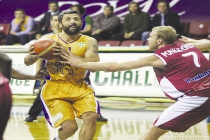 Royal Halı Gaziantep, konuk ettiği Rusya ekibi Kransnye Krylia&#039;yı 71-63 mağlup etti. 