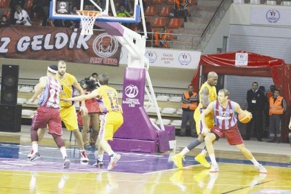 Royal, Trabzonspor Medical Park&#8217;ı 77-69 mağlup etti