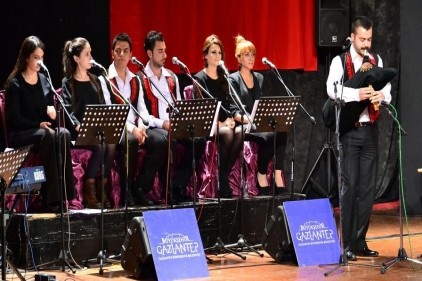 Ruhnevaz Türk Müziği Topluluğu konser verdi