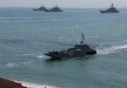 Rus ordusu, NATO'nun Karadeniz'deki manevraları sürerken Kırım'da tatbikat yaptı