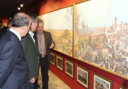 Rus ressam, yağlı boya, pano ve rölyeflerini sergiliyor