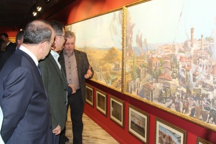 Rus ressam, yağlı boya, pano ve rölyeflerini sergiliyor