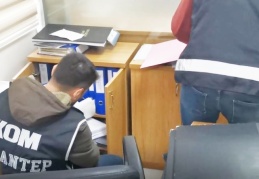 Rüşvet alan tapu memuru ile rüşvet veren bir kişi tutuklandı