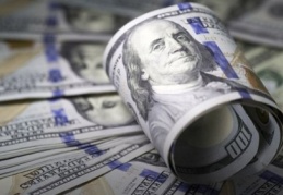 Rusya, dolar rezervini yarı yarıya düşürdü