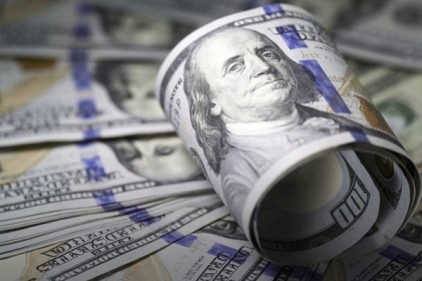 Rusya, dolar rezervini yarı yarıya düşürdü