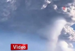Rusya'daki Shiveluch Yanardağı 4 bin 500 metre yüksekliğe kül püskürttü