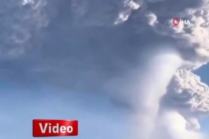 Rusya&#039;daki Shiveluch Yanardağı 4 bin 500 metre yüksekliğe kül püskürttü